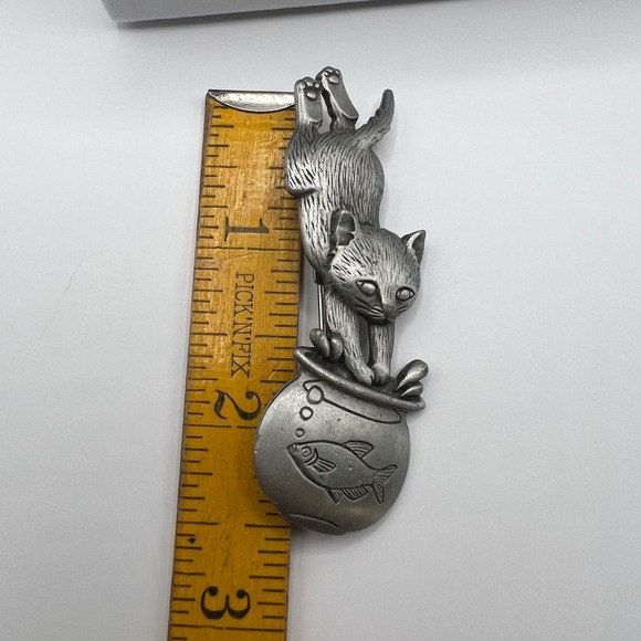Vintage JJ Jonette Pewter Tone Cat Kitten Jumping Into Fish Bowl Brooch Pin - Picture 3 of 3